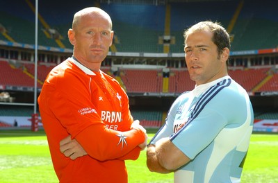 17.08.07 - Wales Rugby - Wales Captain, Gareth Thomas(L) and Felipe Contepomi of Argentina at the Millennium Stadium ahead of their match tomorrow(sat) 