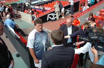 17.08.07 - Wales Rugby Training - Wales Coach, Gareth jenkins talks to the media 