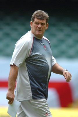 17.08.07 - Wales Rugby Training - Wales Coach, Gareth Jenkins during training 