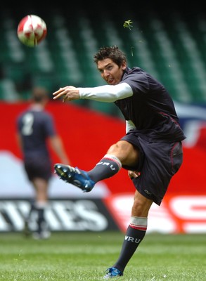 17.08.07 - Wales Rugby Training - James Hook in action during training 