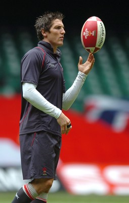 17.08.07 - Wales Rugby Training - James Hook in action during training 
