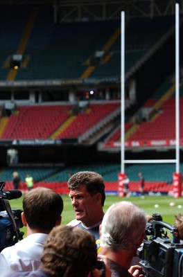 17.08.07 - Wales Rugby Wales coach Gareth Jenkins speaks to the media ahead of his side's clash against Argentina on Saturday 