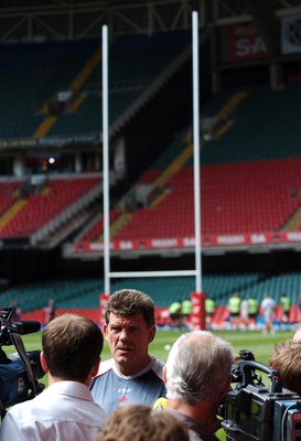 17.08.07 - Wales Rugby Wales coach Gareth Jenkins speaks to the media ahead of his side's clash against Argentina on Saturday 