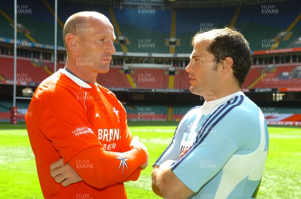 17.08.07 - Wales Rugby - Wales Captain, Gareth Thomas(L) and Felipe Contepomi of Argentina at the Millennium Stadium ahead of their match tomorrow(sat) 