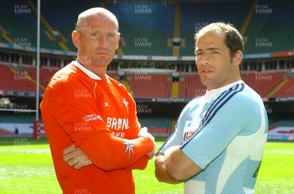 17.08.07 - Wales Rugby - Wales Captain, Gareth Thomas(L) and Felipe Contepomi of Argentina at the Millennium Stadium ahead of their match tomorrow(sat) 