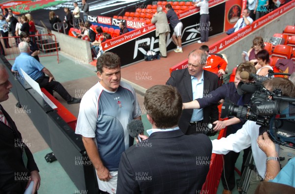 17.08.07 - Wales Rugby Training - Wales Coach, Gareth jenkins talks to the media 