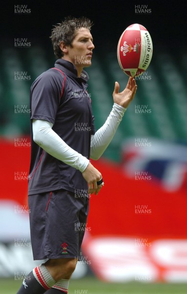 17.08.07 - Wales Rugby Training - James Hook in action during training 