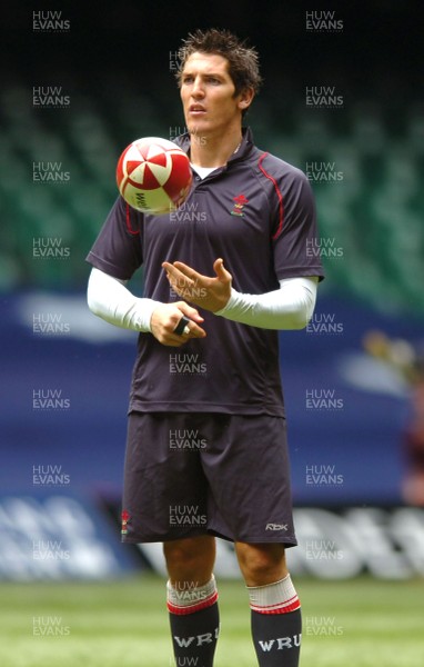 17.08.07 - Wales Rugby Training - James Hook in action during training 
