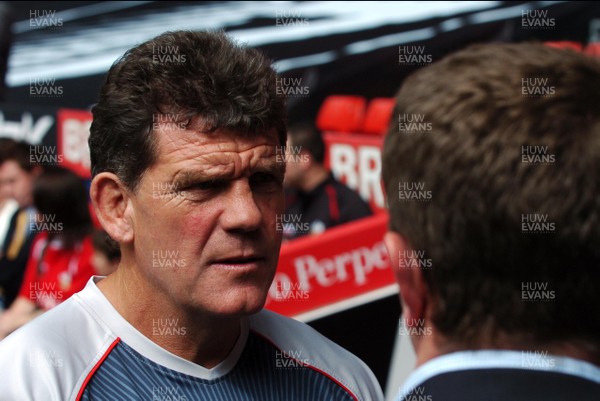 17.08.07 - Wales Rugby Wales coach Gareth Jenkins speaks to the media ahead of his side's clash against Argentina on Saturday 