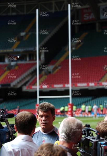 17.08.07 - Wales Rugby Wales coach Gareth Jenkins speaks to the media ahead of his side's clash against Argentina on Saturday 