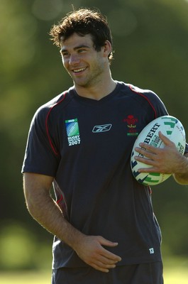 17.09.07 - Wales Rugby Training - Mike Phillips in action during training 
