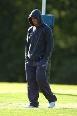 17.09.07 - Wales Rugby Training - Sonny Parker sits out of training 