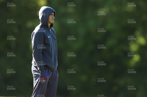 17.09.07 - Wales Rugby Training - Sonny Parker sits out of training 