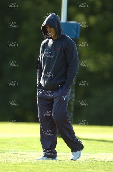 17.09.07 - Wales Rugby Training - Sonny Parker sits out of training 