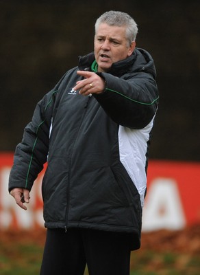 17.11.08 - Wales Rugby Training - Wales Coach, Warren Gatland makes a point during training. 