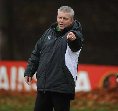 17.11.08 - Wales Rugby Training - Wales Coach, Warren Gatland makes a point during training. 