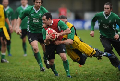 17.11.08 - Wales Rugby Training - Gareth Cooper is tackled by Lee Byrne during training. 