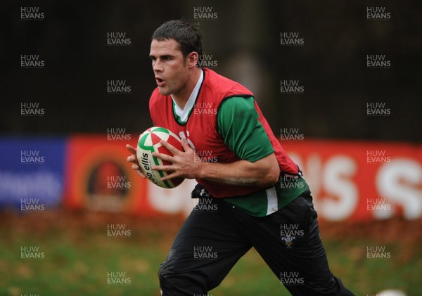 17.11.08 - Wales Rugby Training - Lee Byrne in action during training. 