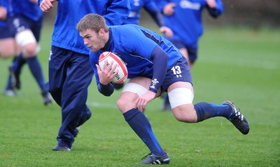 17.11.10 - Wales Rugby Training - Dan Lydiate during training. 