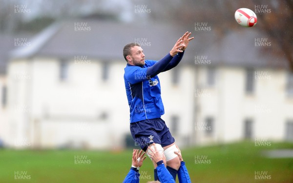17.11.10 - Wales Rugby Training - Deiniol Jones during training. 