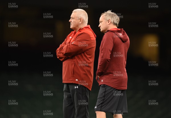 171117 - Wales Rugby Training - Warren Gatland and Paul Stridgeon during training