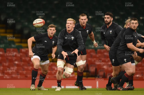 171117 - Wales Rugby Training - Sam Cross during training