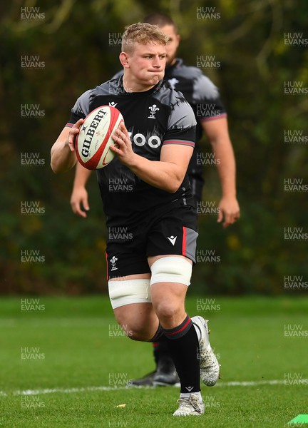 171122 - Wales Rugby Training - Jac Morgan during training