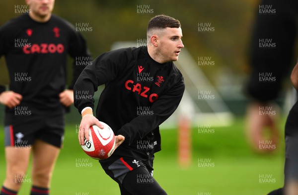 171122 - Wales Rugby Training - Dane Blacker during training