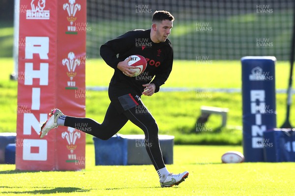 171122 - Wales Rugby Training - Owen Watkin during training