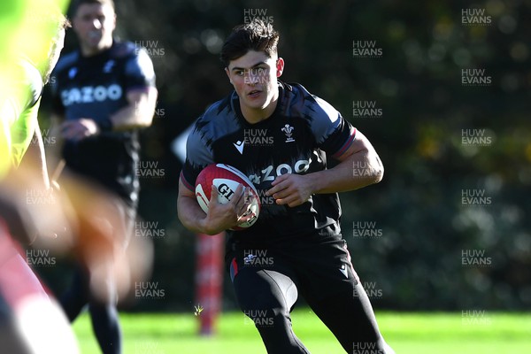 171122 - Wales Rugby Training - Louis Rees-Zammit during training