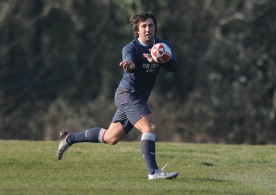 18.02.08 - Wales Rugby Training - Gavin Henson in action during training 