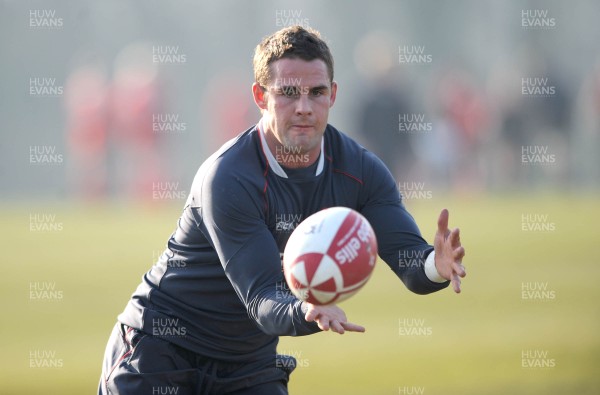 18.02.08 - Wales Rugby Training - Lee Byrne in action during training 
