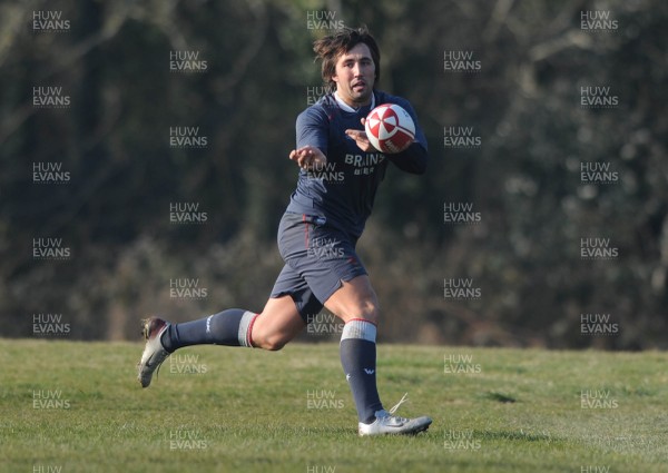 18.02.08 - Wales Rugby Training - Gavin Henson in action during training 