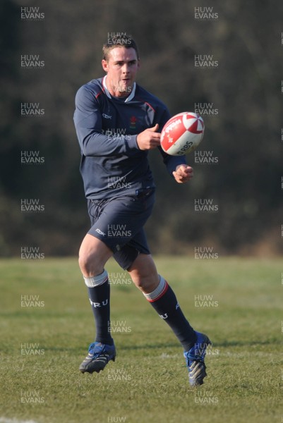 18.02.08 - Wales Rugby Training - Lee Byrne in action during training 