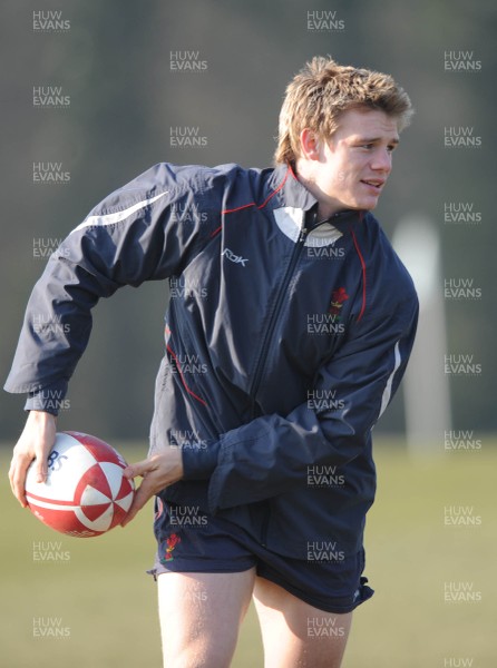 18.02.08 - Wales Rugby Training - Dwayne Peel in action during training 