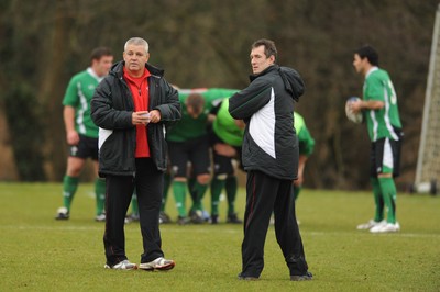 18.02.09 - Wales Rugby Training - Wales head coach, Warren Gatland and his assistant Rob Howley during training. 