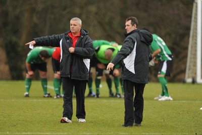 18.02.09 - Wales Rugby Training - Wales head coach, Warren Gatland and his assistant Rob Howley during training. 