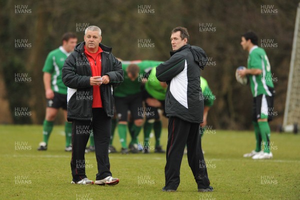 18.02.09 - Wales Rugby Training - Wales head coach, Warren Gatland and his assistant Rob Howley during training. 