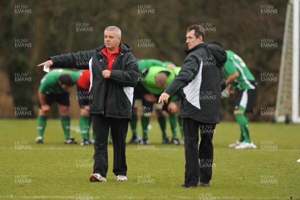 18.02.09 - Wales Rugby Training - Wales head coach, Warren Gatland and his assistant Rob Howley during training. 