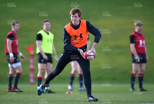 180219 - Wales Rugby Training - Rhys Patchell during training