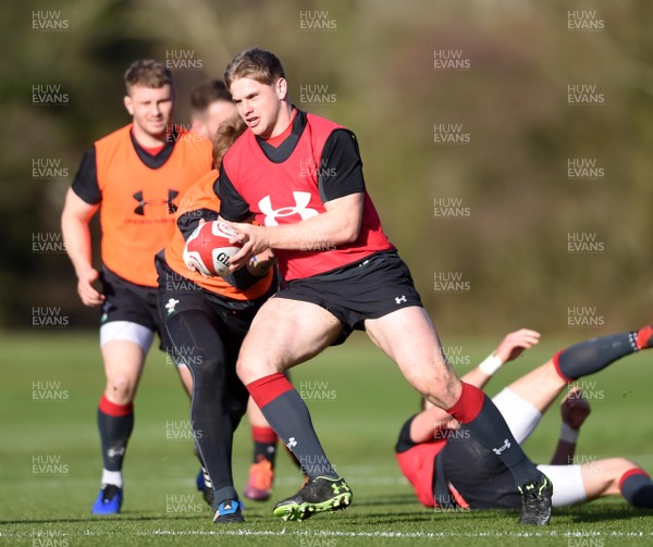 180219 - Wales Rugby Training - Aaron Wainwright during training