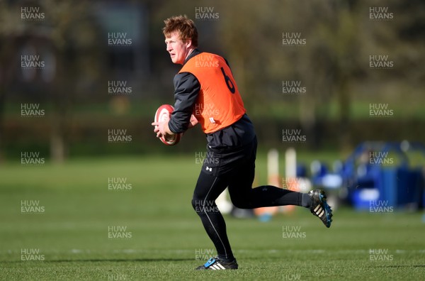 180219 - Wales Rugby Training - Rhys Patchell during training
