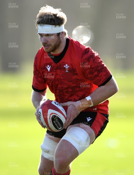 180221 - Wales Rugby Training - Aaron Wainwright during training