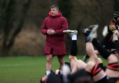 180226 - Wales Rugby Training ahead of their 6 Nations game against Scotland - Robin Sowden-Taylor, Strength & Conditioning Coach during training