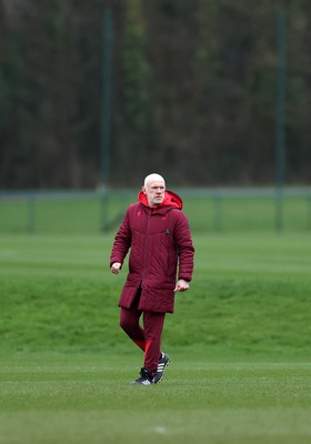 180226 - Wales Rugby Training ahead of their 6 Nations game against Scotland - Steve Tandy, Head Coach during training