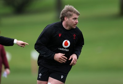 180226 - Wales Rugby Training ahead of their 6 Nations game against Scotland - Aaron Wainwright during training
