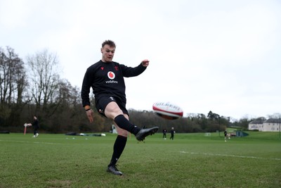 180226 - Wales Rugby Training ahead of their 6 Nations game against Scotland - Jarrod Evans during training