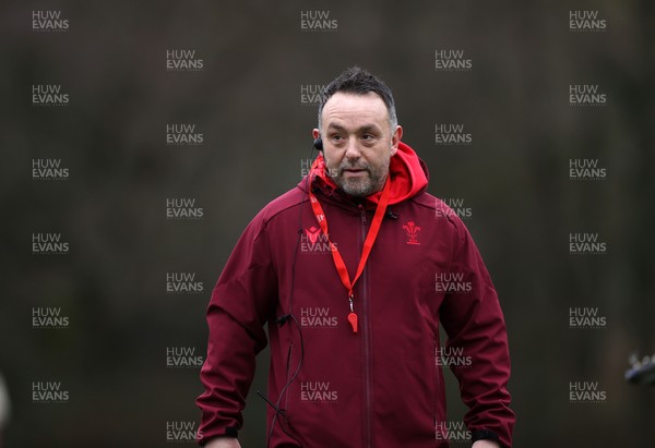 180226 - Wales Rugby Training ahead of their 6 Nations game against Scotland - Matt Sherratt, Attack Coach during training