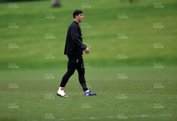 180226 - Wales Rugby Training ahead of their 6 Nations game against Scotland - Louis Rees-Zammit during training