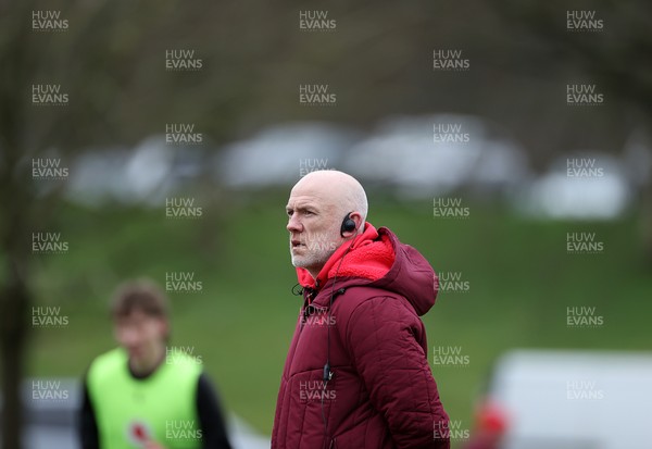 180226 - Wales Rugby Training ahead of their 6 Nations game against Scotland - Steve Tandy, Head Coach during training